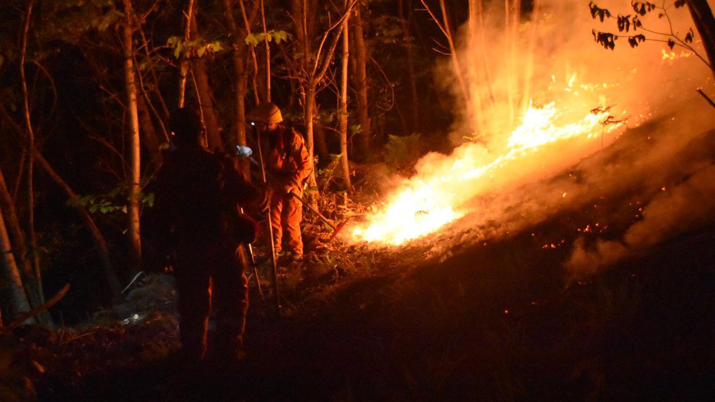 Si è lavorato di notte in attesa del ritorno del Canadair