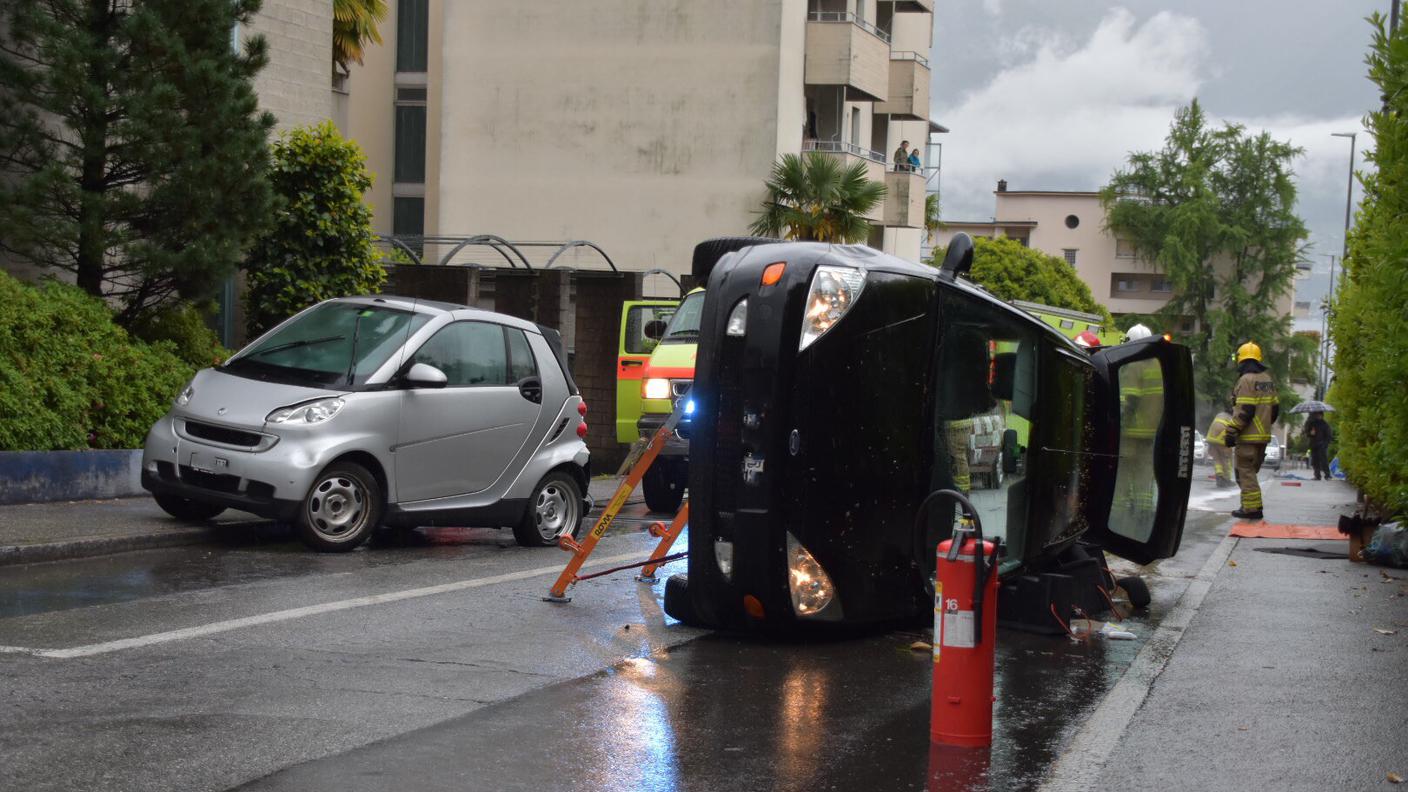 L'auto rovesciata