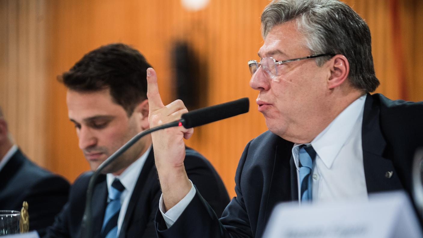 Presidente e neo-allenatore all'assemblea