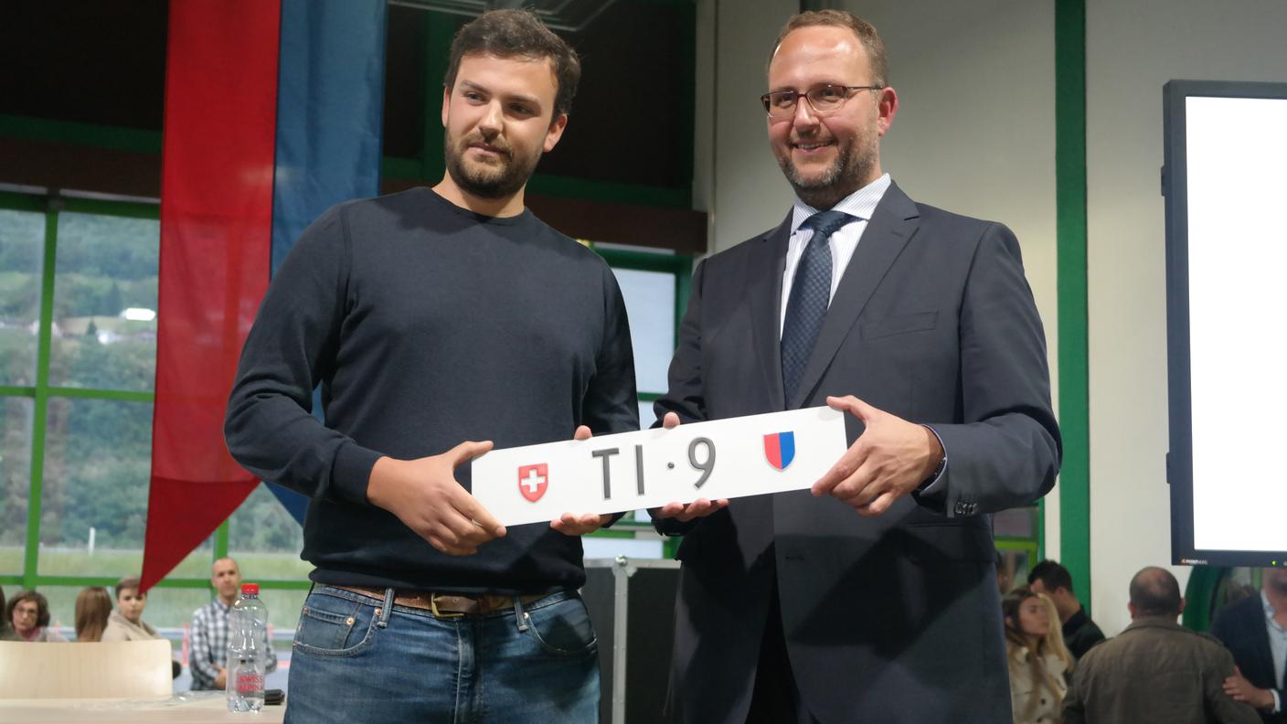 L'acquirente della TI 9 con Norman Gobbi