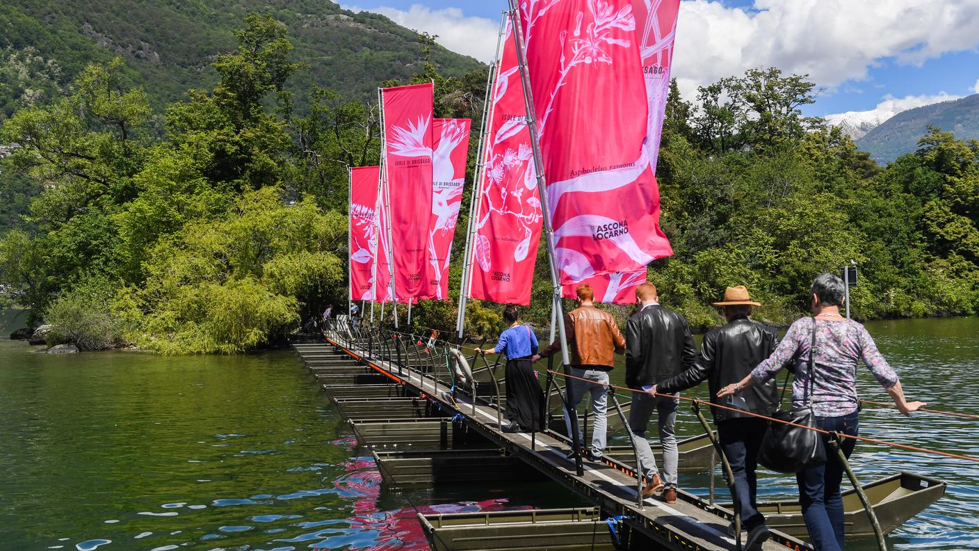 Un ponte allestito dalla protezione civile di Locarno