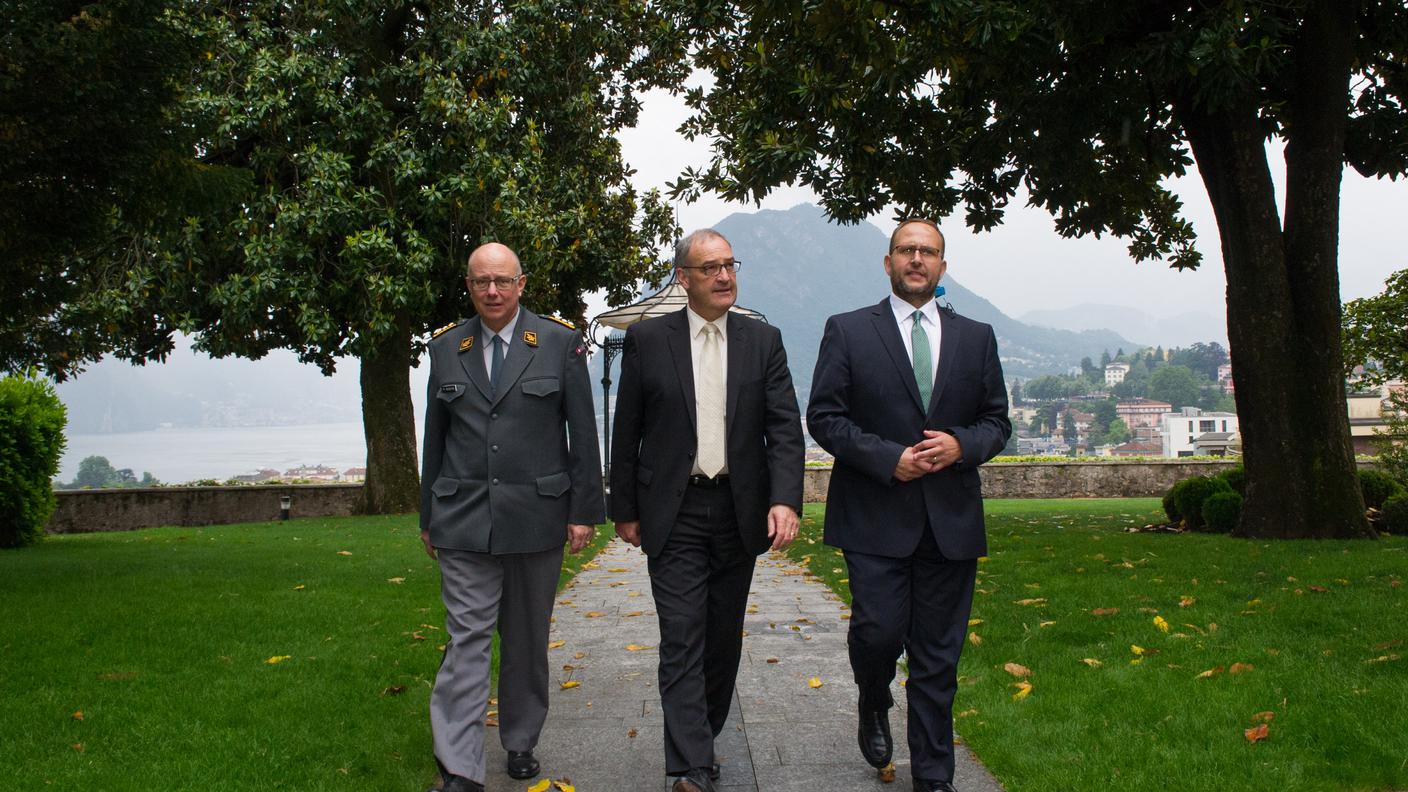 Il capo dell'esercito Philippe Rebord, il consigliere federale Guy Parmelin e il consigliere di Stato Norman Gobbi