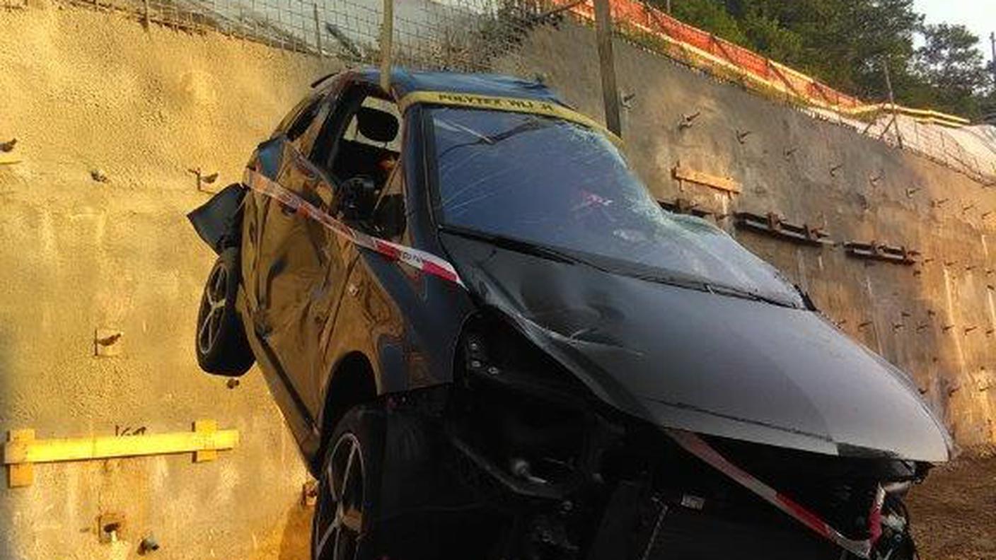 Il recupero dell'auto distrutta