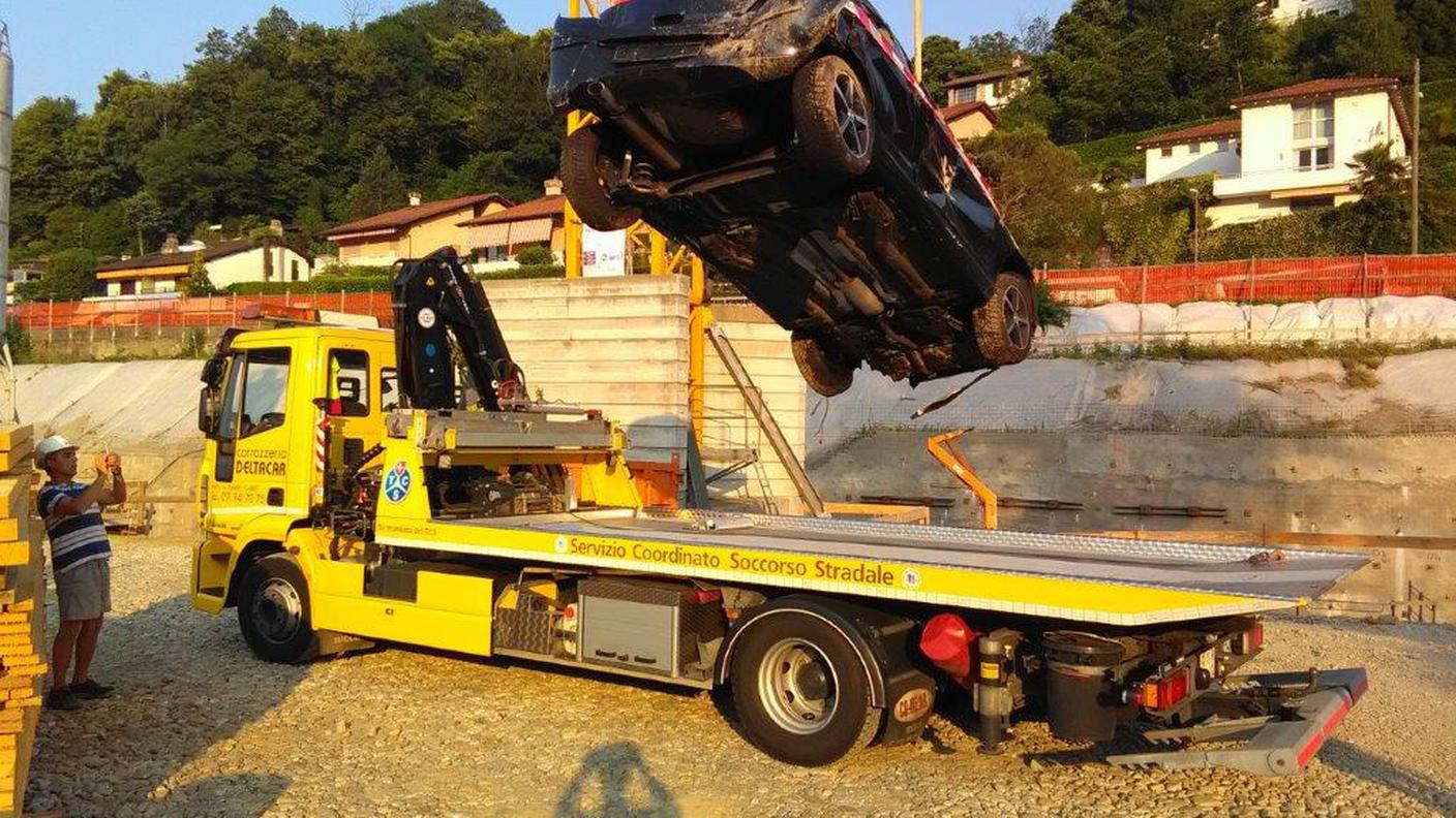 Il recupero dell'auto distrutta