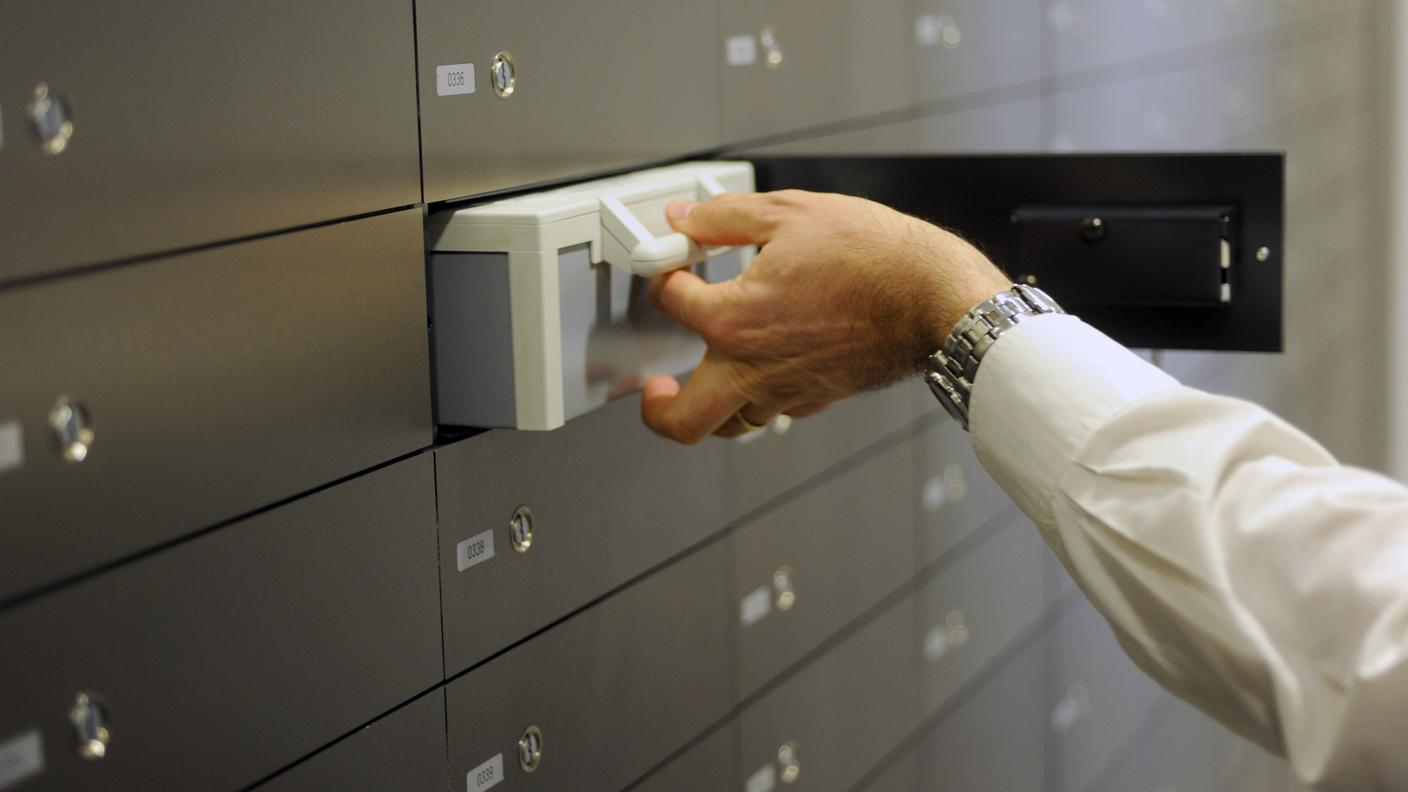 Cassetta di sicurezza sequestrata nell'ambito di un'inchiesta avviata nel 2014