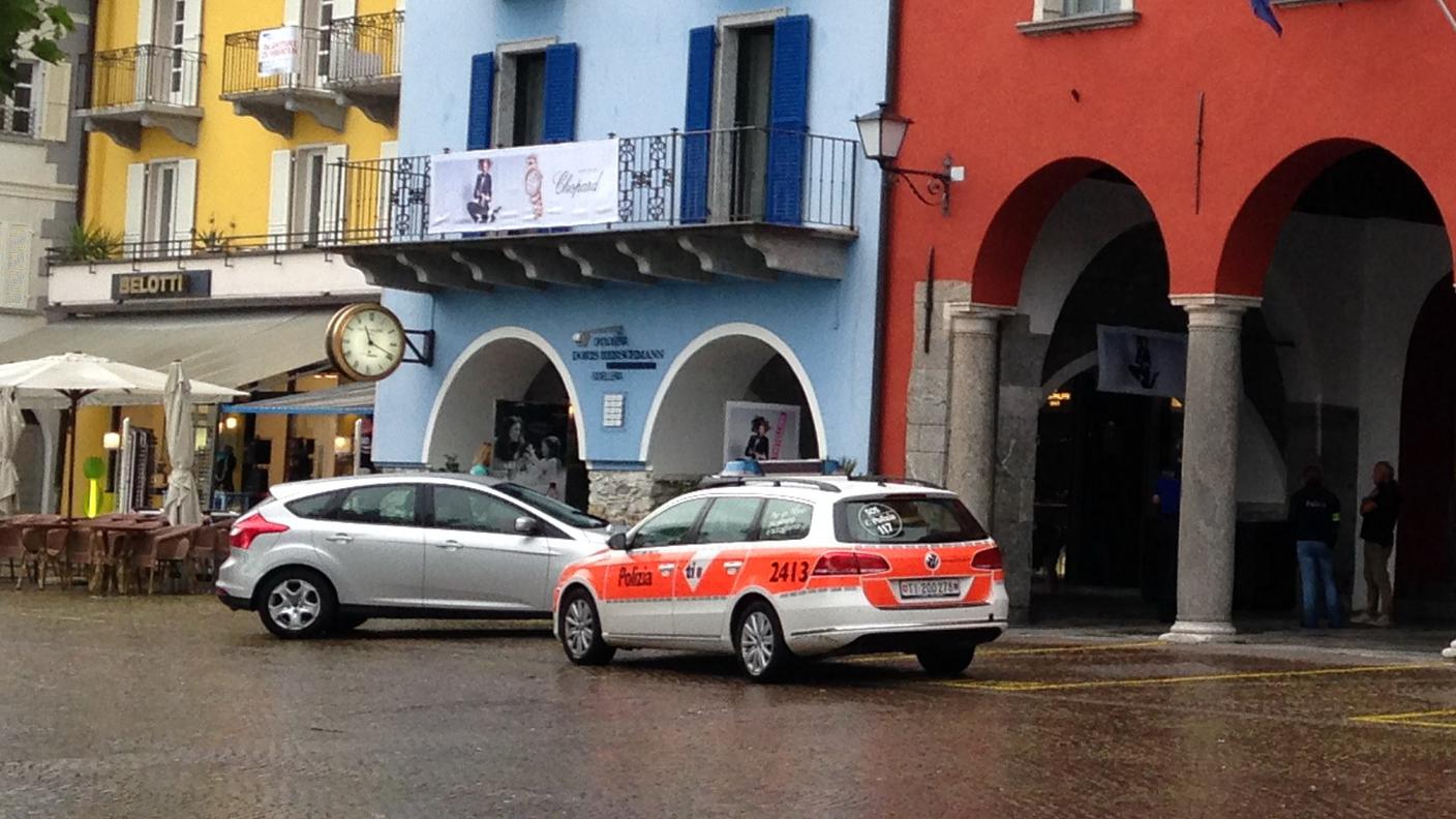 Dopo il colpo i malviventi si sono dati alla fuga in bicicletta