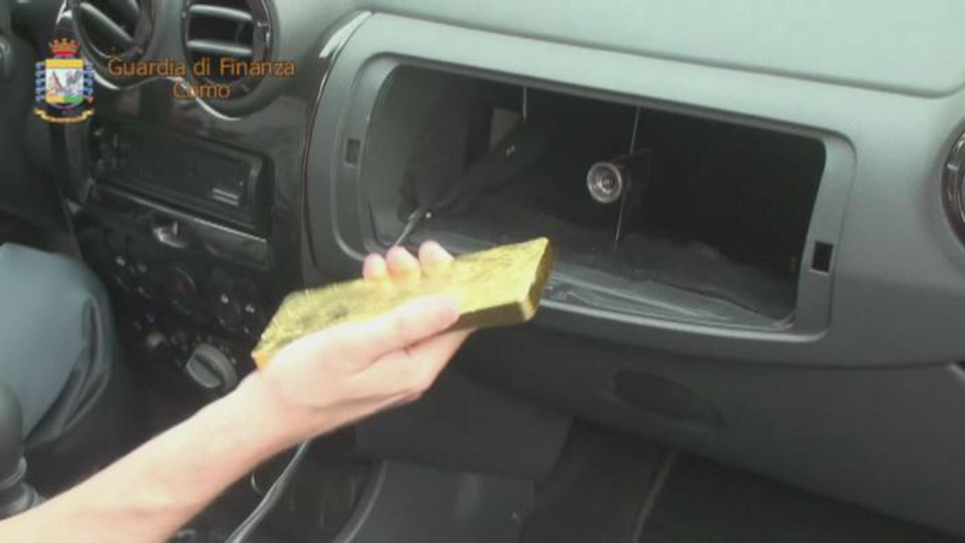 Lingotti nascosti in auto