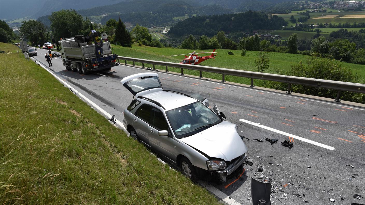 La scena dell'incidente mortale avvenuto venerdì sulla strada dell'Oberalp