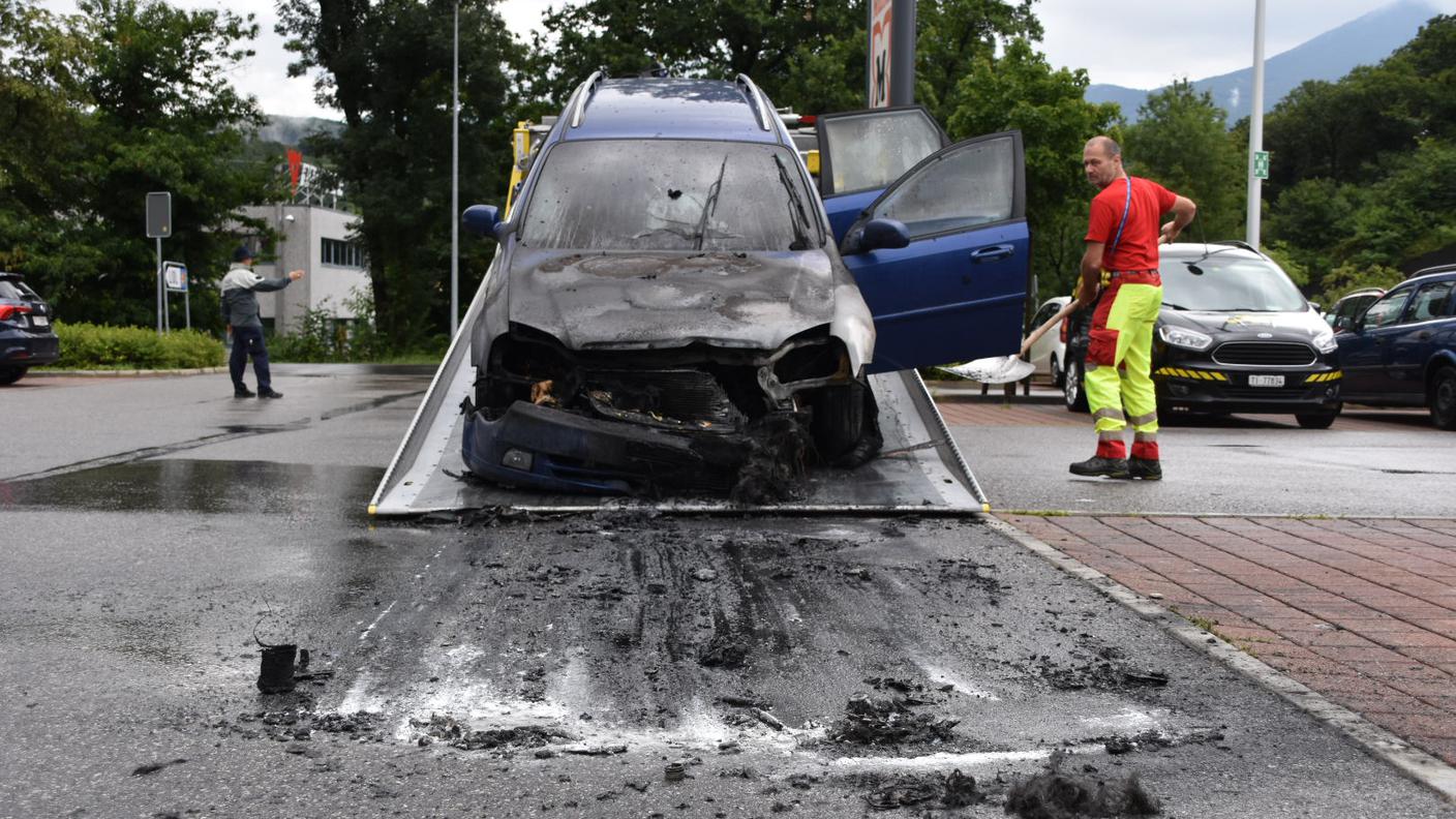 Fiamme sotto la pioggia