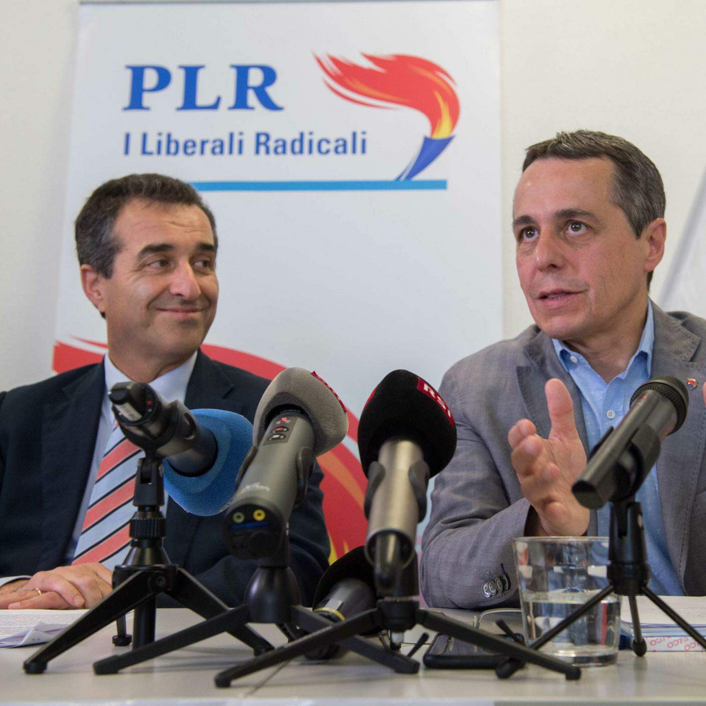Bixio Caprara ed Ignazio Cassis durante la conferenza stampa di martedì
