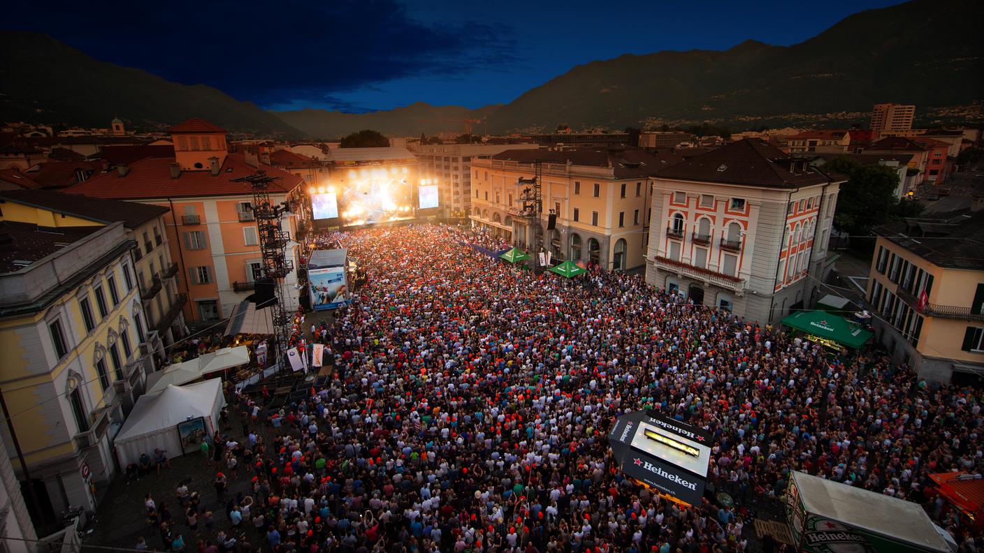 Piazza Grande gremita