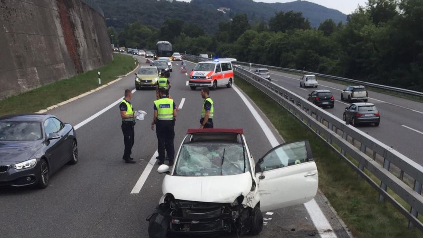 La donna, stando alle informazioni raccolto, ha riportato ferite leggere