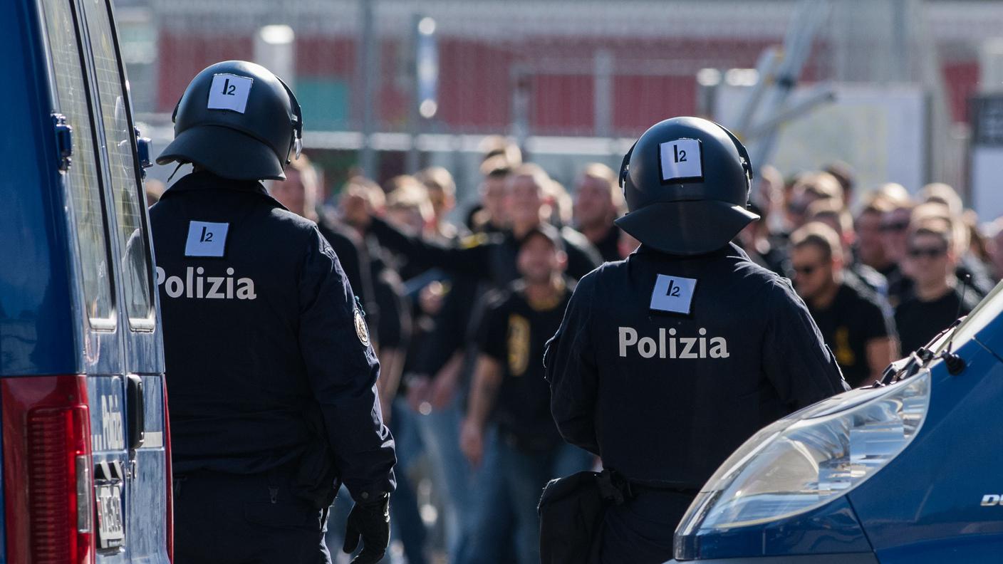 Agenti pronti a intervenire