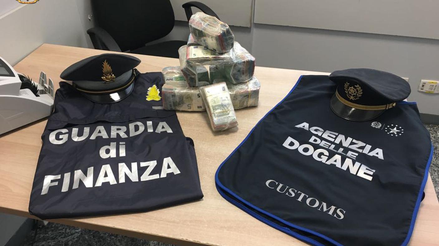 La sanzione può variare tra il 30 e il 50% della somma trasportata illegalmente