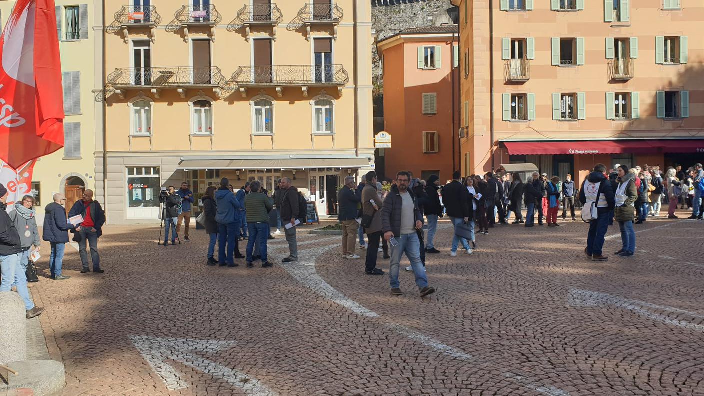 Protesta sindacati davanti a Palazzo delle Orsoline