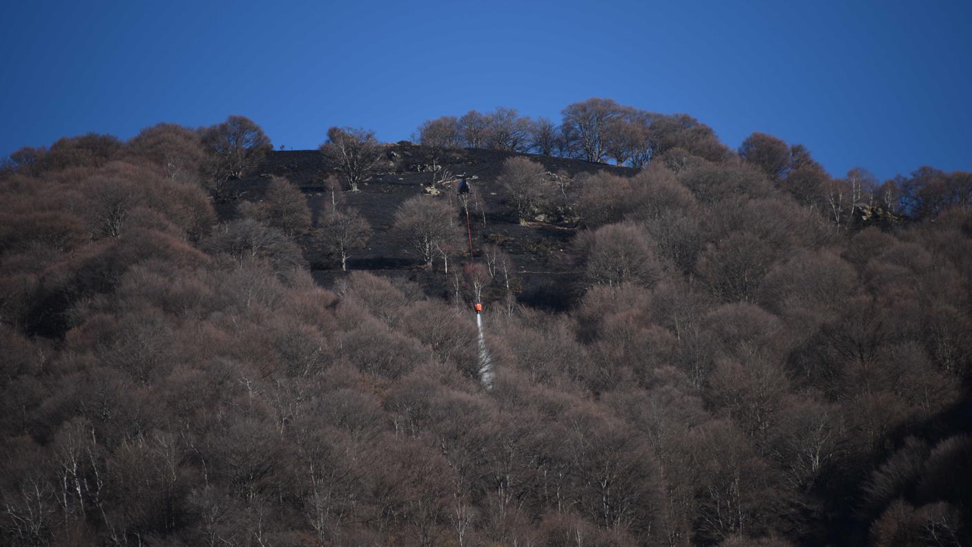 Gli ultimi interventi mirarti nell'operazione di spegnimento dell'incendio in Malcantone