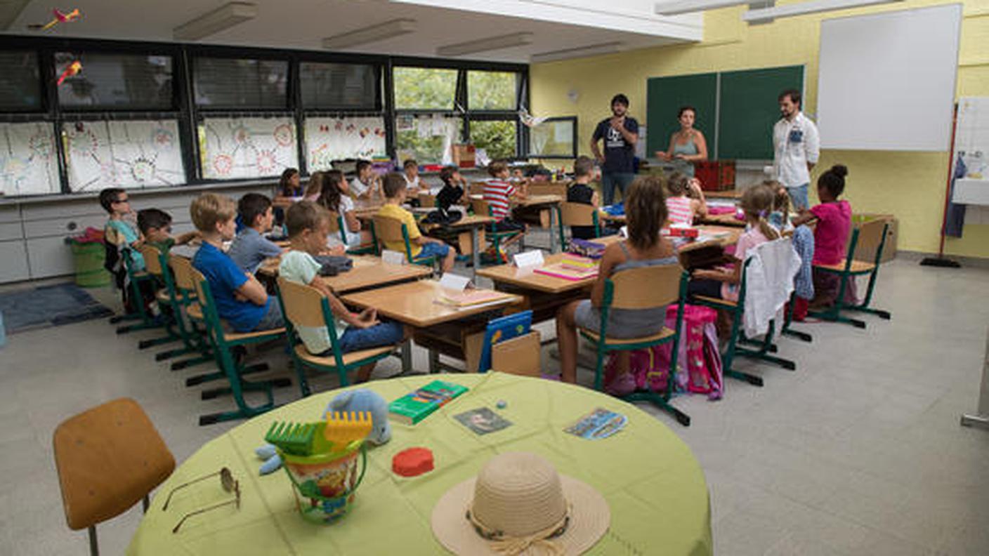 Prima lezione in una delle classi della scuola elementare di Stabio
