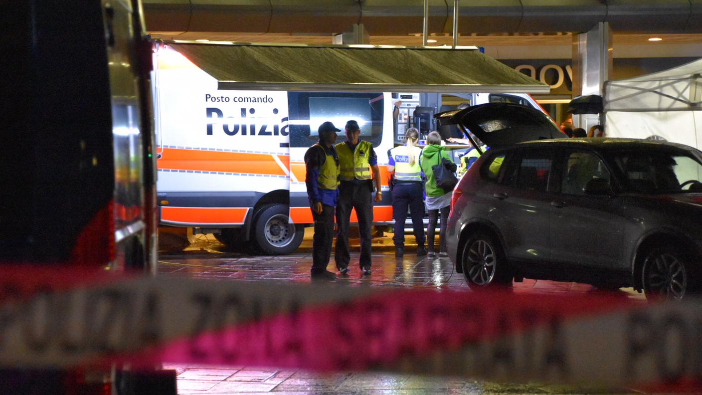 L'operazione di polizia in piazza Dante