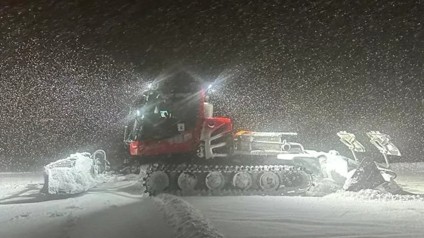 La preparazione del percorso per la Maratona engadinese 2024 ostacolata dalla troppa neve