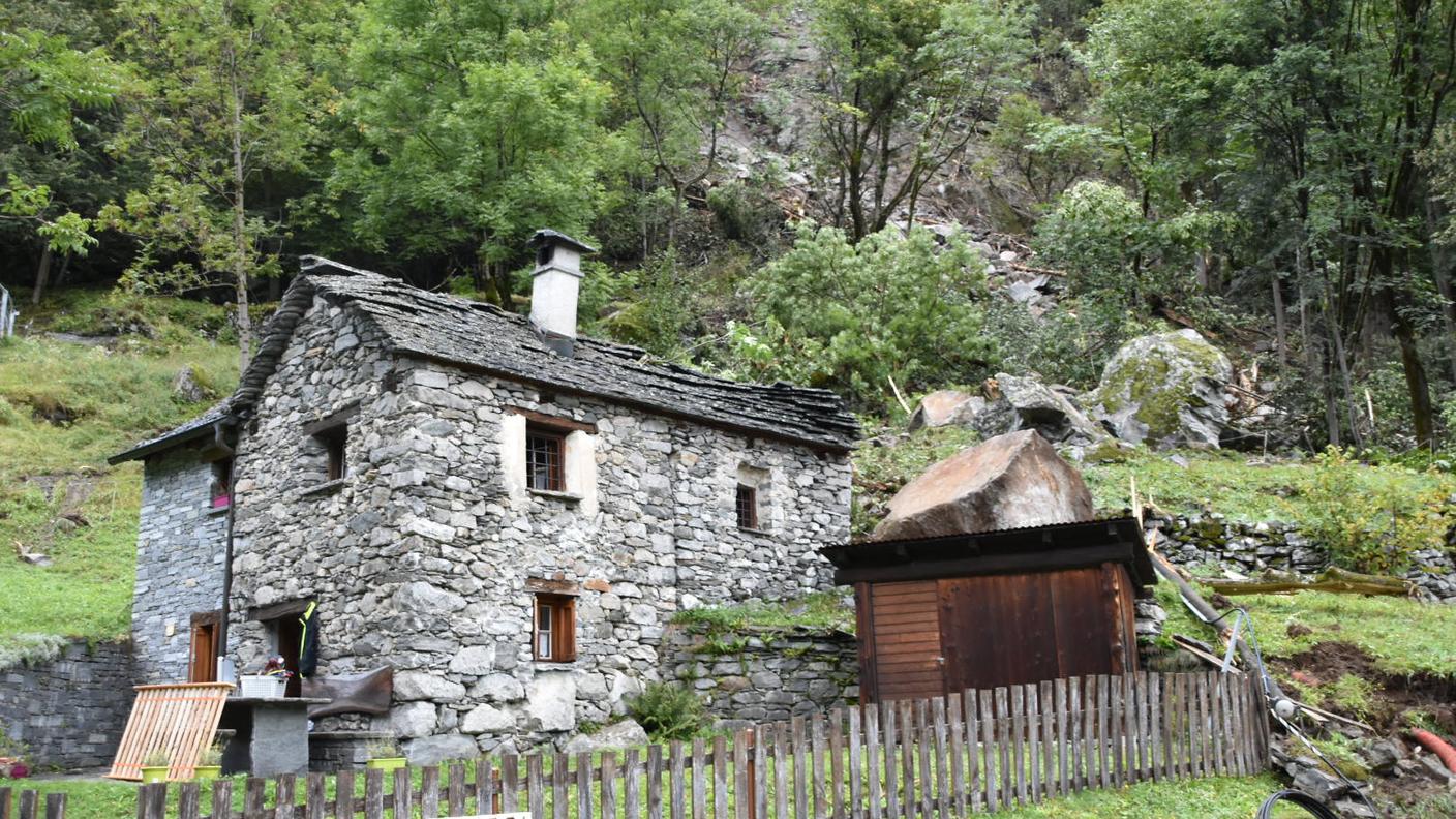 Si è fermato accanto al rustico