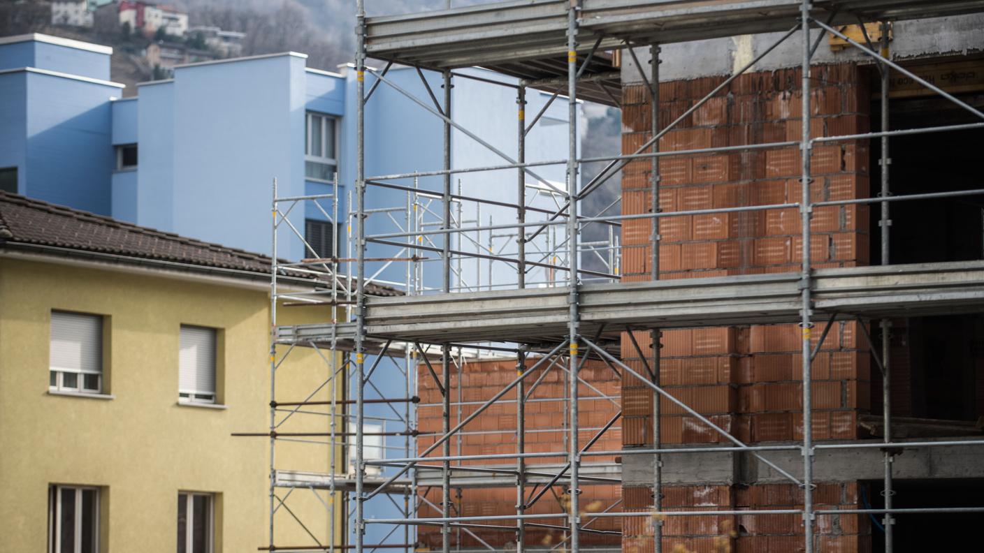 Ponteggi e impalcature su un cantiere ticinese
