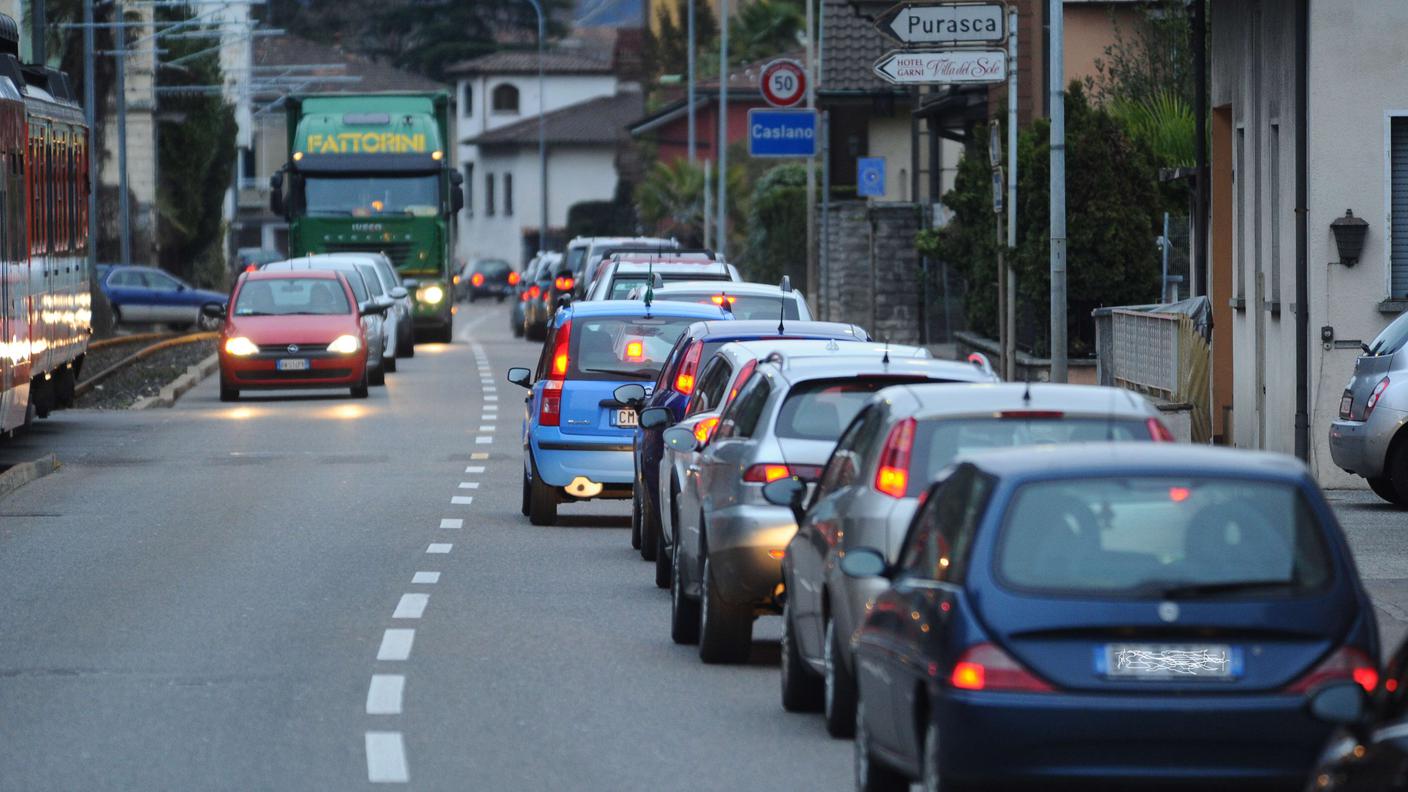 Il numero di frontalieri da soli in macchina registrato in aumento