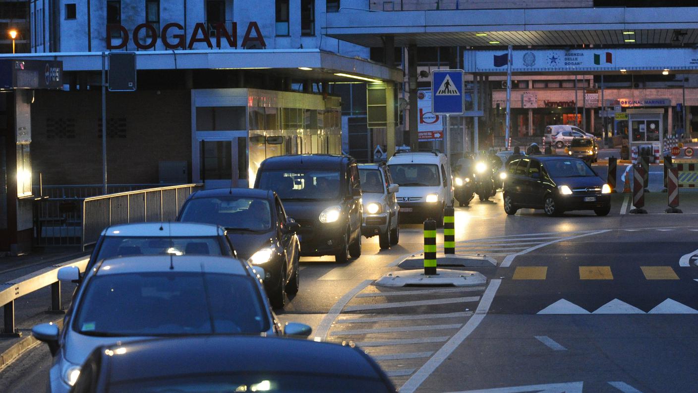 Ha fatto molto discutere anche oltre confine il provvedimento che proverà a frenare il turismo degli acquisti