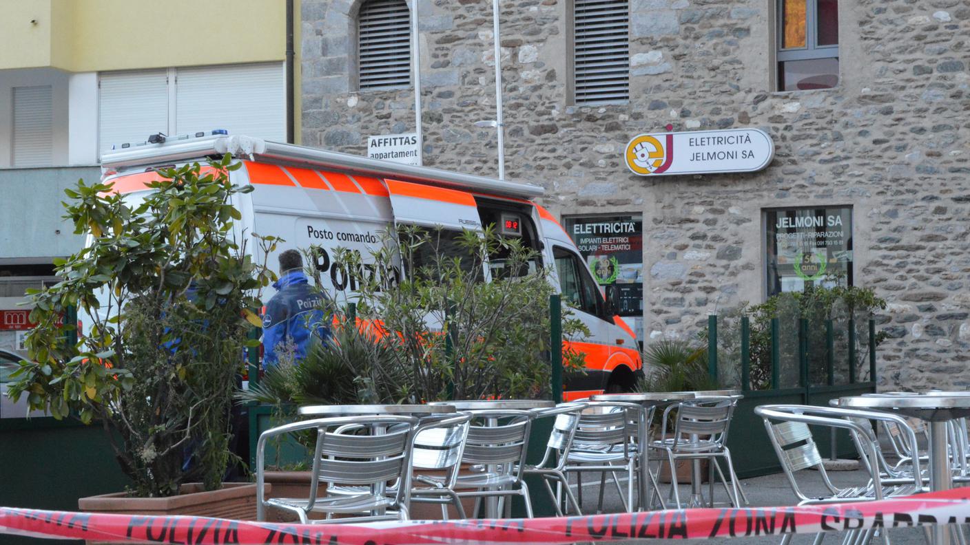 Brissago: agente spara, un morto