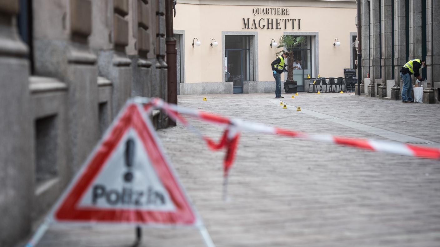 Il coltello è stato estratto in una lite che ha coinvolto una decina di persone