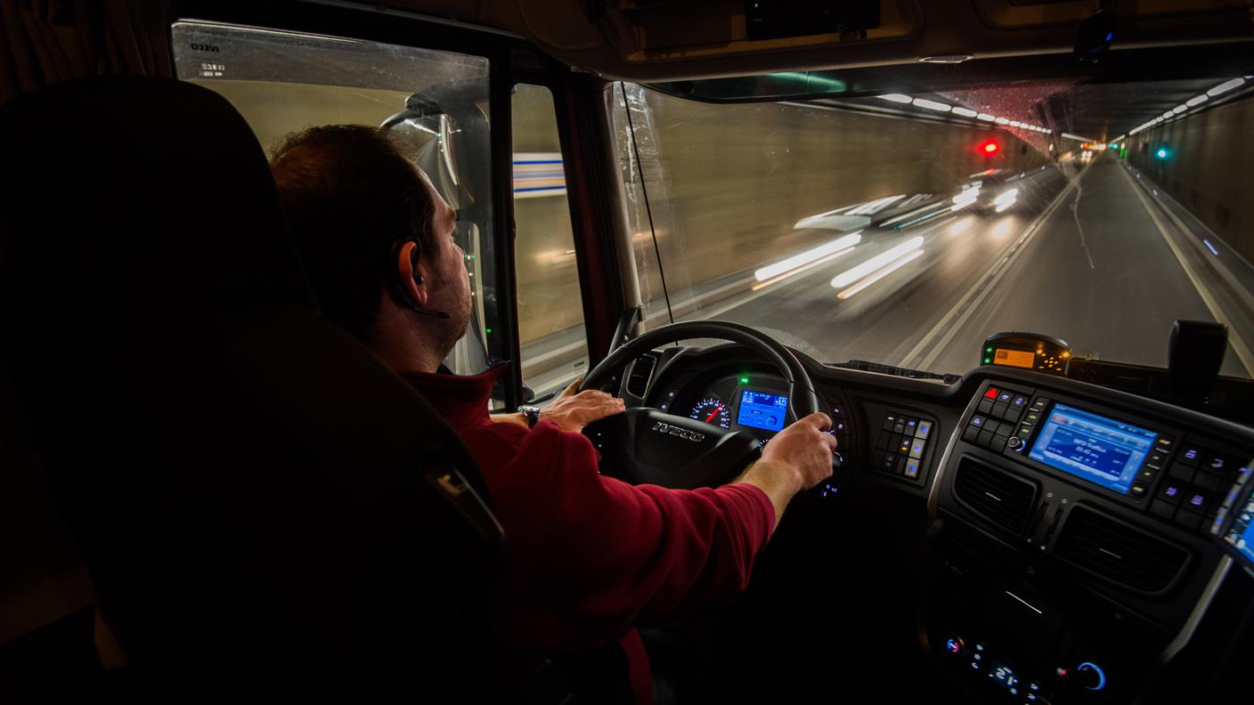 Un camion nella galleria del San Gottardo