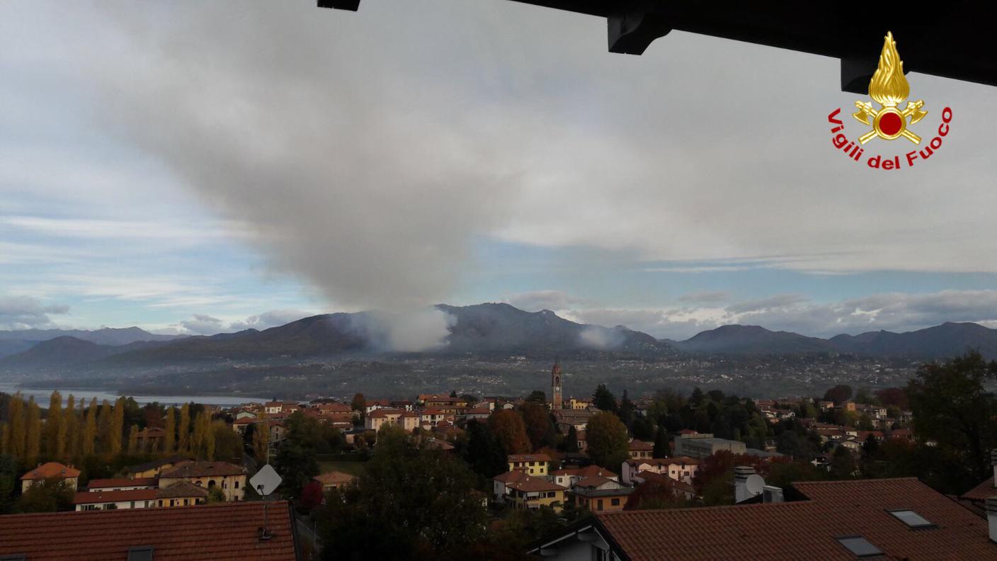 I roghi hanno colpito un'area verde protetta che ospita anche il complesso del Sacro Monte