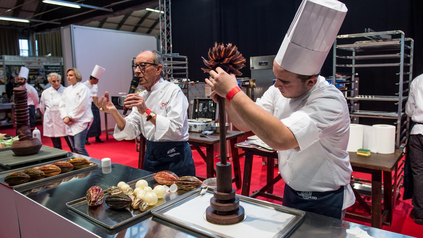 Pasticceri al lavoro