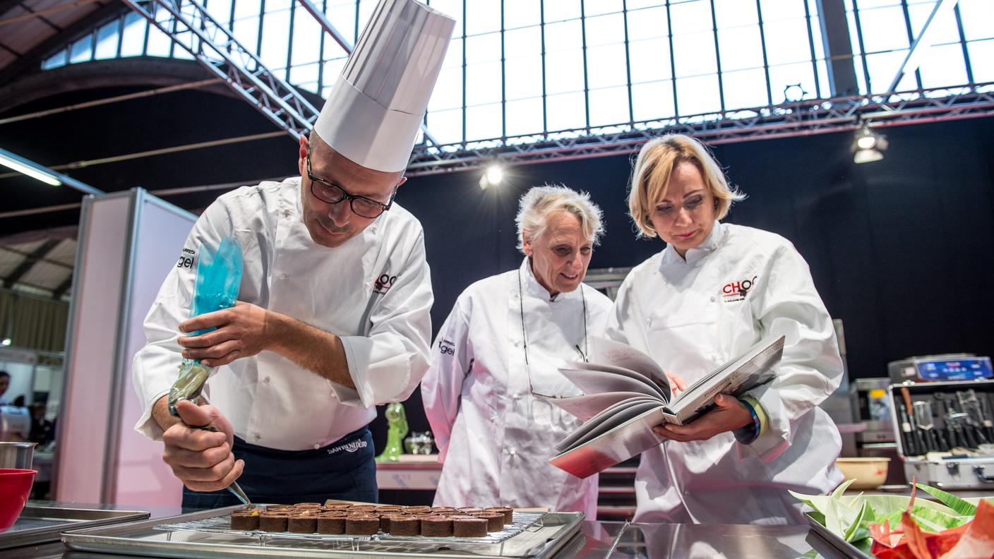 Pasticceri al lavoro