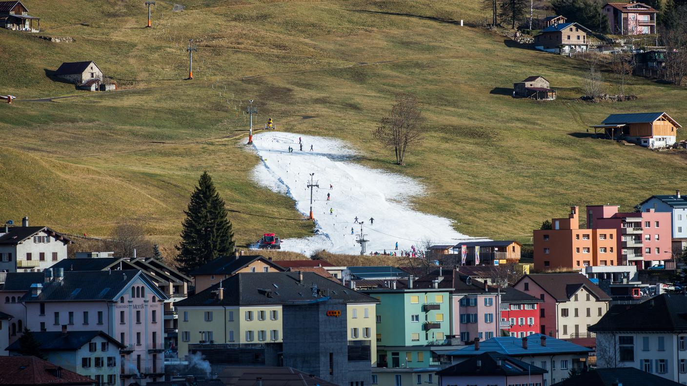 La piccola stazione di Airolo Lüina