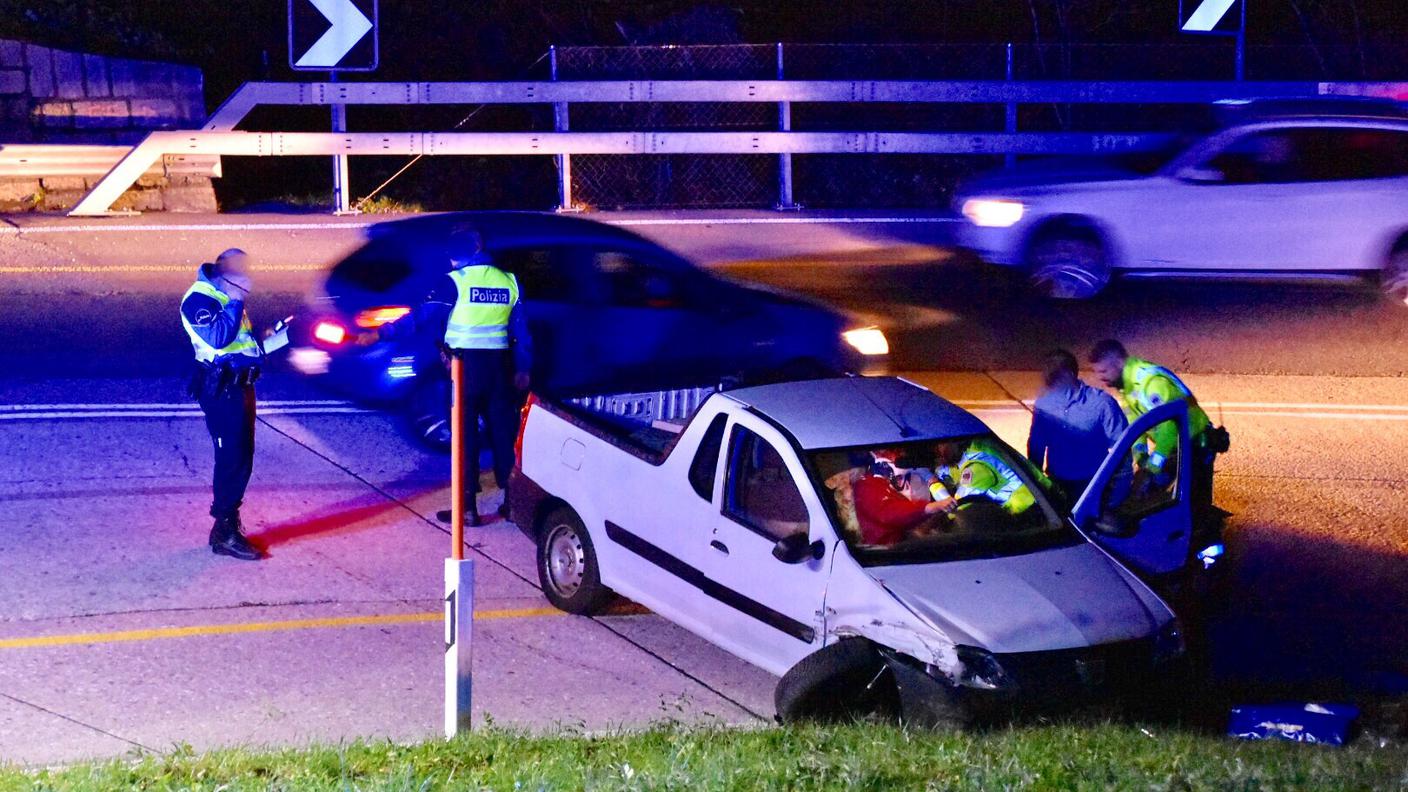 La polizia al lavoro sul luogo dell'incidente