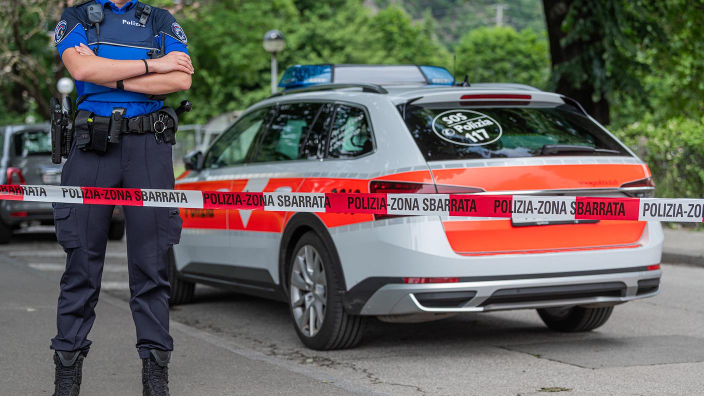 polizia alla scuola cantonale di commercio