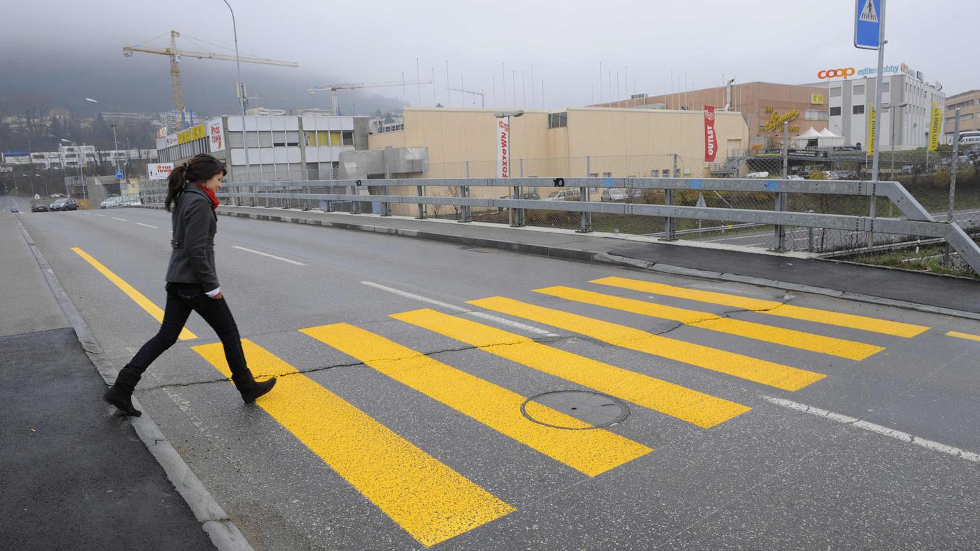 Spariti due passaggi pedonali preziosi in Via Penate a Mendrisio