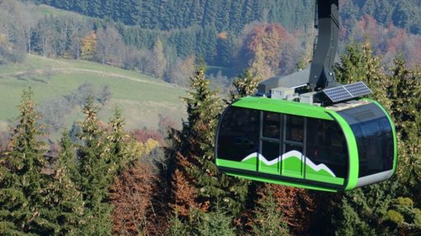Una cabina di una funivia simile a quella che potrebbe collegare Ambrì e Fusio