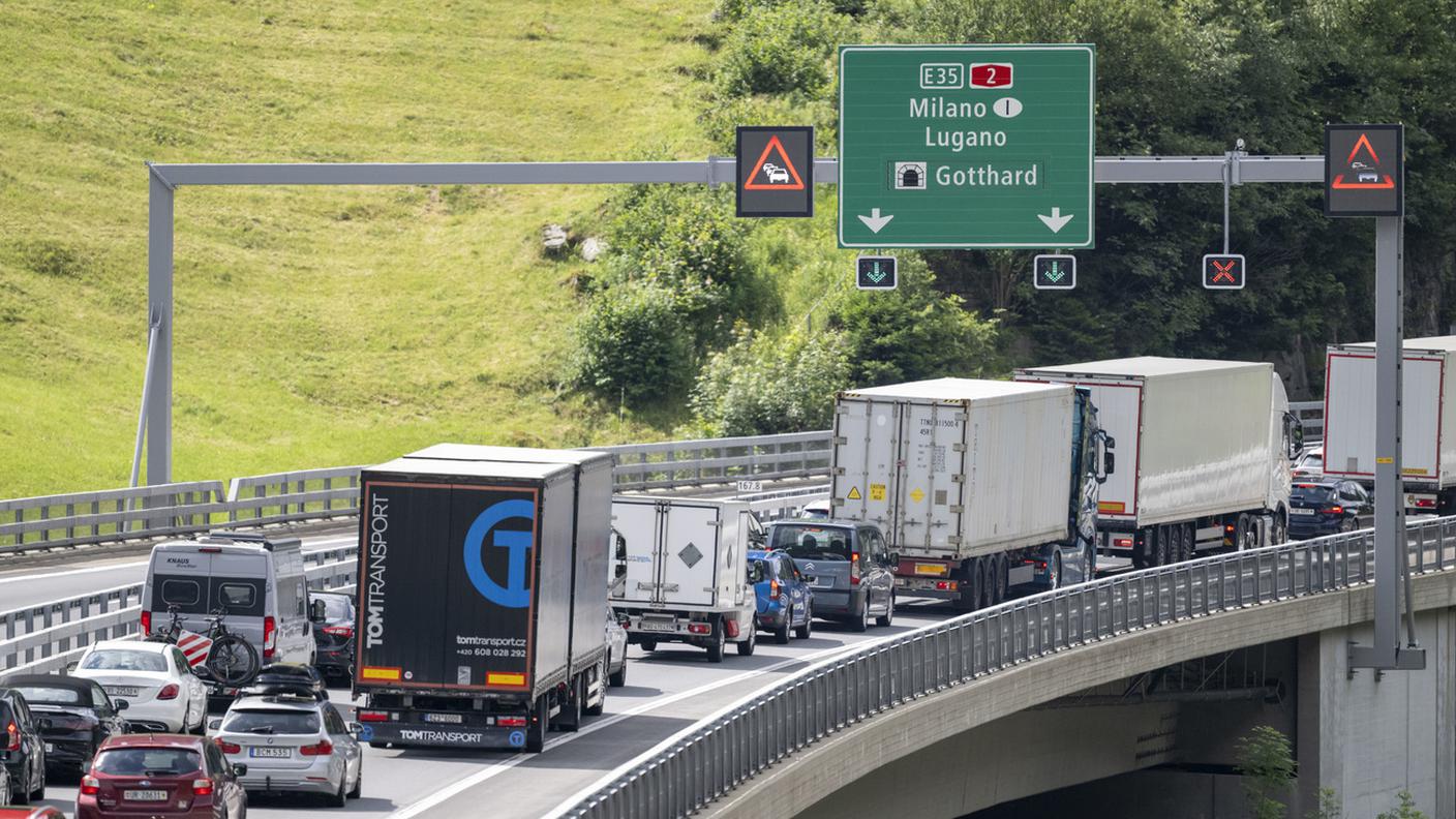 Code al portale nord del San Gottardo