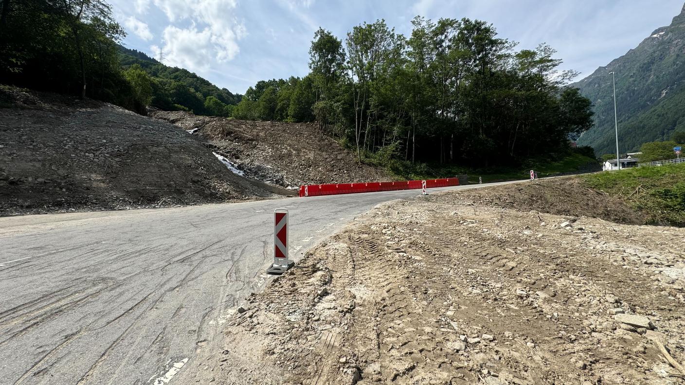 Mesocco - Il tratto di strada che era stato ricoperto dalla frana della Valascia