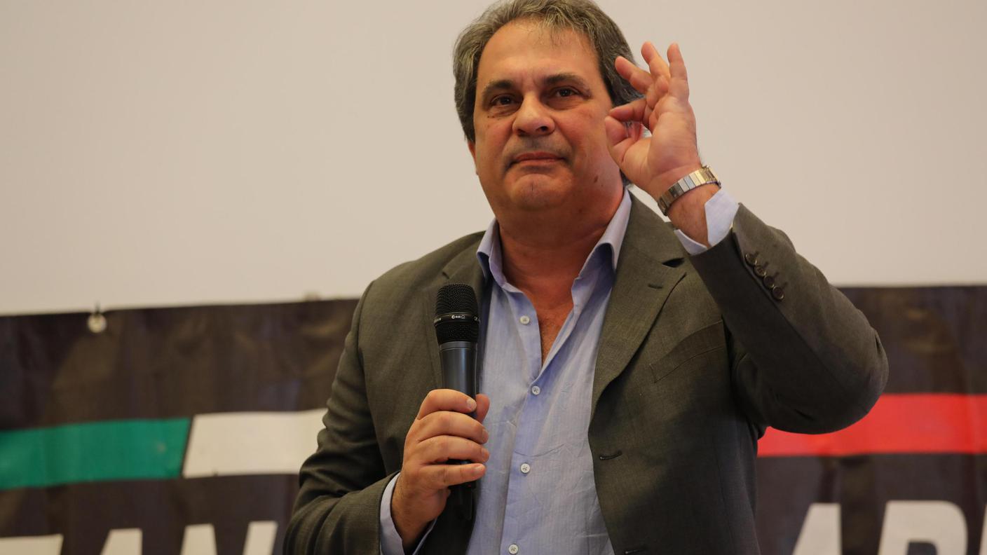 Il leader di Forza Nuova Roberto Fiore durante la conferenza stampa organizzata all'hotel Palace di Como