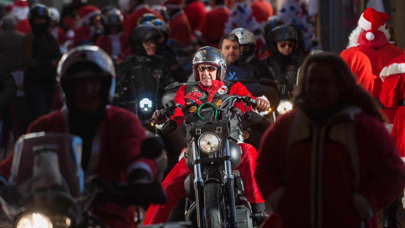 Da Ponte Tresa a Lugano con moto, cappuccio rosso e barba bianca