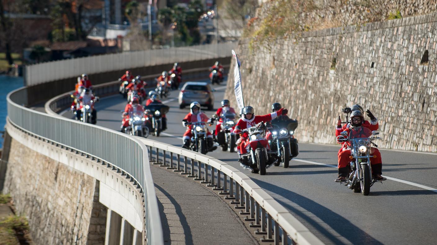 Da Ponte Tresa a Lugano con moto, cappuccio rosso e barba bianca