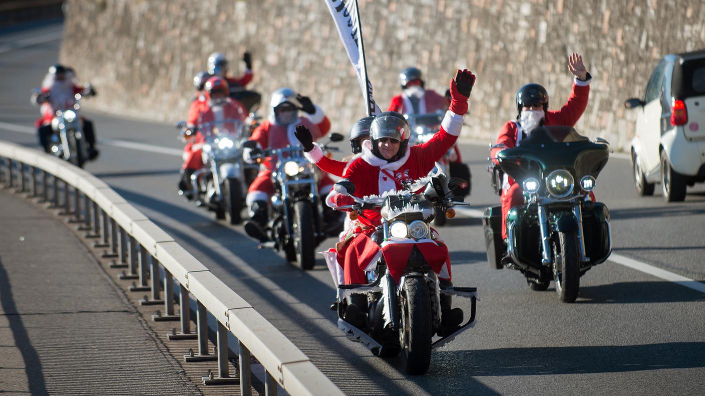 Da Ponte Tresa a Lugano con moto, cappuccio rosso e barba bianca