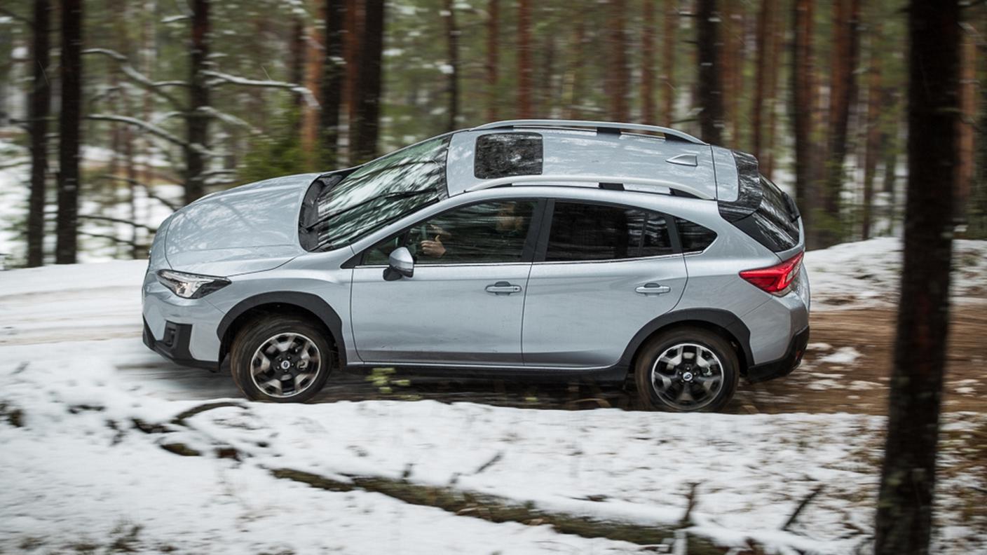 In auto sulla neve, come nel caso di questa Subaru XV, serve più calma che forza