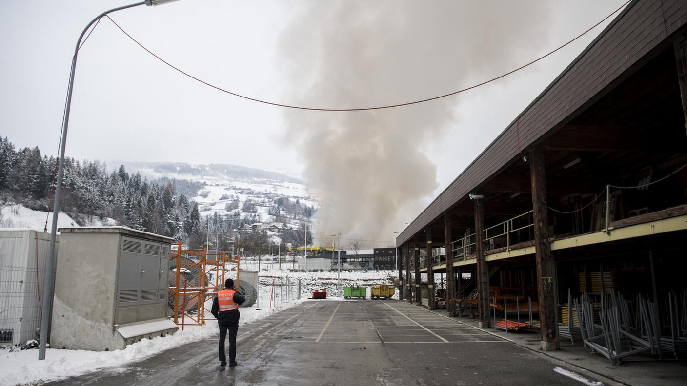 L'intera struttura in fiamme