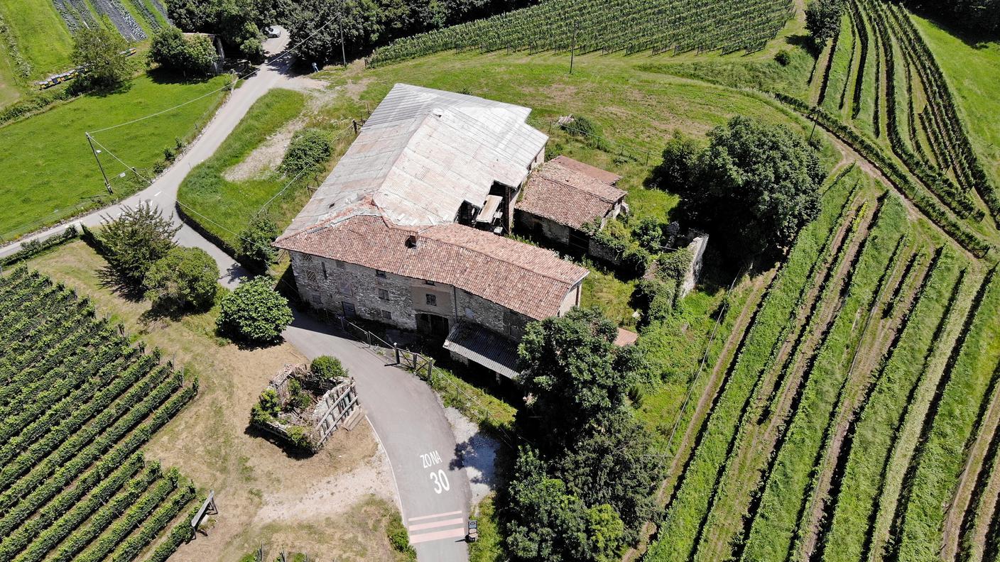 Una veduta di questo tipico esempio di architettura rurale.jpg