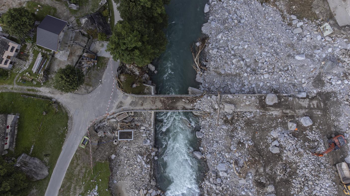 Una veduta panoramica aerea dei lavori di riqualifica della strada cantonale di Sorte chiusa in seguito ad una frana. 