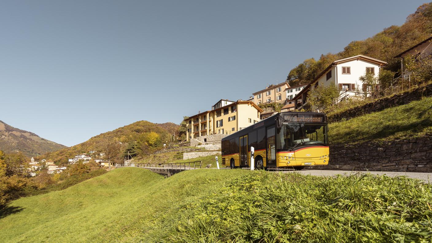 Autopostale Muggio autunno.jpg