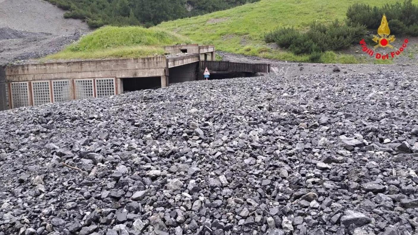 Il tunnel del Gallo ricoperto dai detriti.jpg